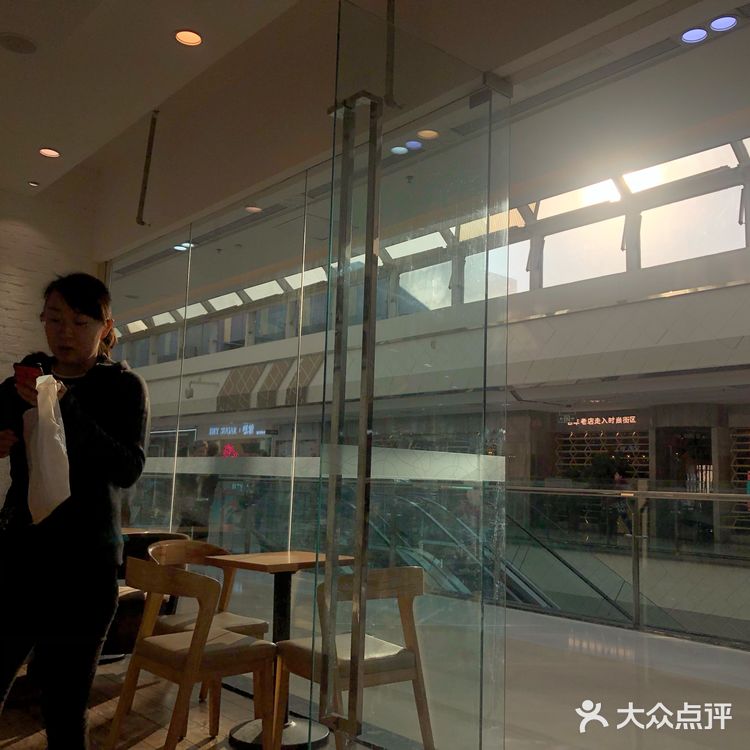 沐浴着阳光，吃了甜品，让节奏放慢