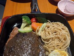 -豪客嘉族·麦尼顿西餐厅(乐福天下店)