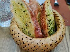 法式蒜香面包片-Golden Lily河内巴黎法越料理餐厅(建国西路店)