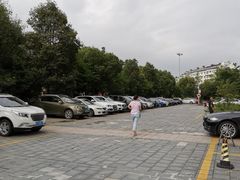 -嘉悦城市度假温泉-停车场