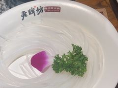 -老牌坊云南鱼豆花火锅(哈西万达店)