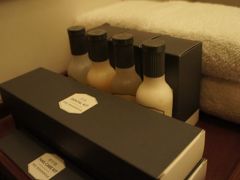 主卧浴室备品大全-王府半岛酒店