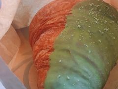 巧克力抹茶牛角包-瑞幸咖啡(三里屯SOHO-6号楼店)