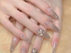 -安吉拉·纤纤玉指美甲美睫创意中心