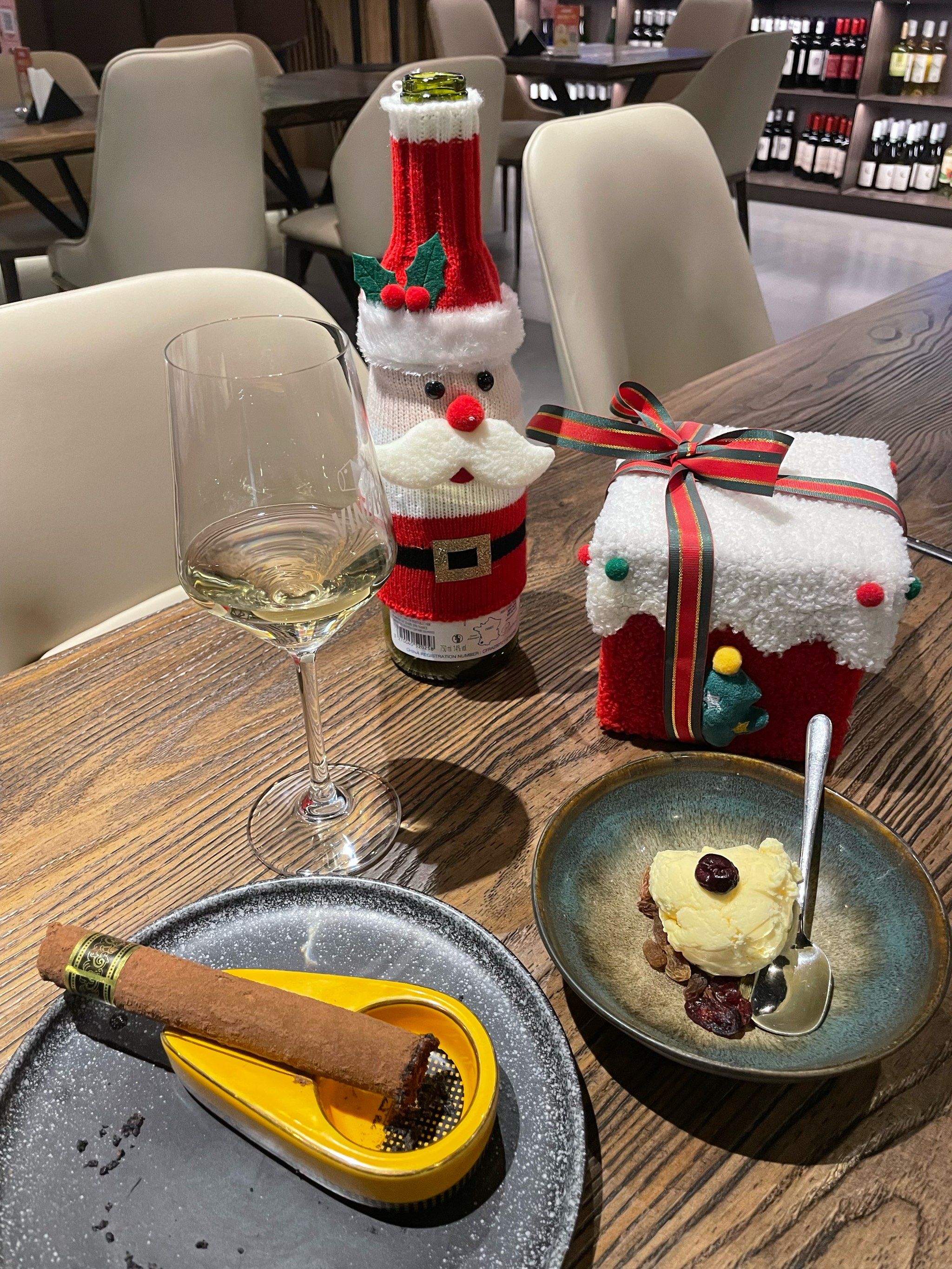 雪茄配红酒,微醺欢乐多