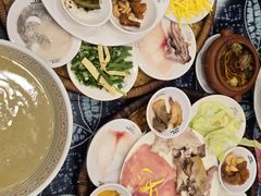 -桥香园云南过桥米线(金马碧鸡店)