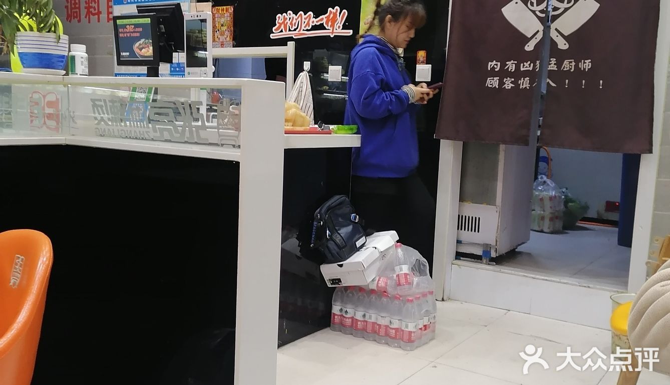 堂食的不多大部分都是美团外卖