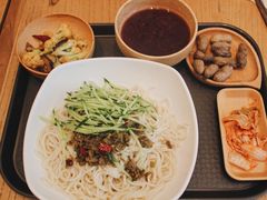 酸菜臊子面-一两饭川味素食餐厅