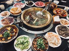 -周老三跷脚牛肉·全牛火锅(非遗传承店)