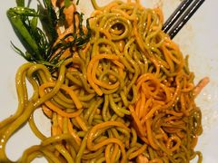 葱香田园鸡丝面-港丽餐厅