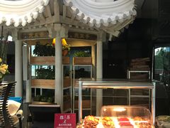 面包甜点陈列柜-东方明珠·可口可乐欢乐餐厅