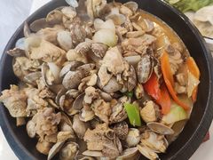 铁锅蛤蜊鸡-富临港·蒸汽海鲜·手抓海鲜·炒菜(栈桥店)