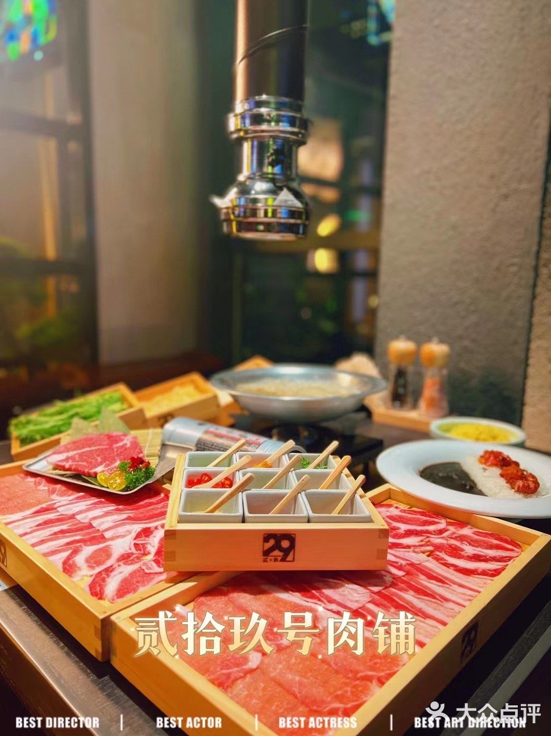 入秋的季节🍂来亮马河旁跟好朋友吃顿小火锅🍲[吐]