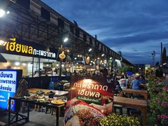 -席娜卡琳火车铁道夜市