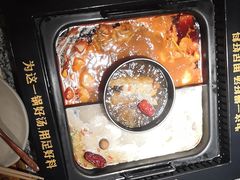 -老牌坊云南鱼豆花火锅(哈西万达店)
