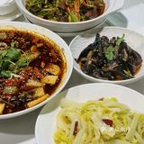 超火的live show民谣现场，居然还能吃川菜