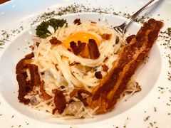 -Chom Cafe and Restaurant