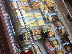 零售区-光明牛奶棚(南泉店)