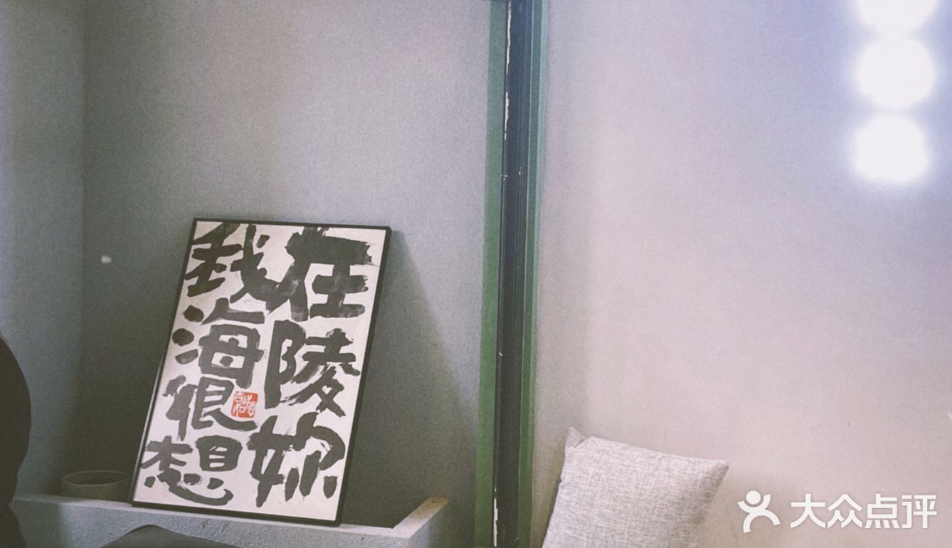 出来绕了几圈，搜了附近的咖啡馆。最近就是有瘾