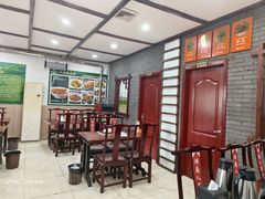 -湖南人家湘菜馆(镇江路店)