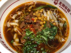招牌红烧牛肉米粉-呷佬·长沙手工米粉(金沙江路店)