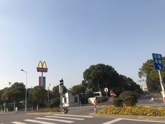 -麦当劳(外高桥DT店)