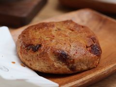 草莓白巧克力可颂-怪 kafe.