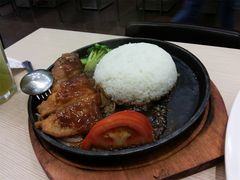 铁板蜜椒鸡扒饭-佰搭果·广式茶餐厅(西华路店)