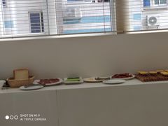 -卡罗酒店(东门晒布地铁站店)