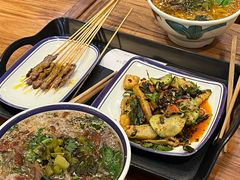 -云阿蛮云南生烫牛肉米线(奉贤路店)