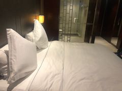 -武汉光谷广场杨家湾地铁站怡程酒店