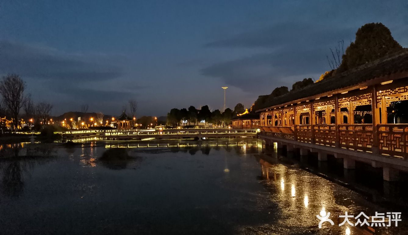 地理位置：图一 滨河公园