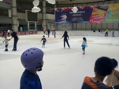 -成都冰纷万象滑冰场