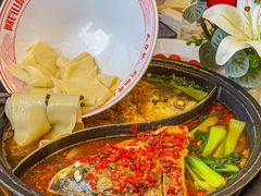 -阿瓦山寨·湘菜现炒·剁椒鱼头王(咸阳总店)