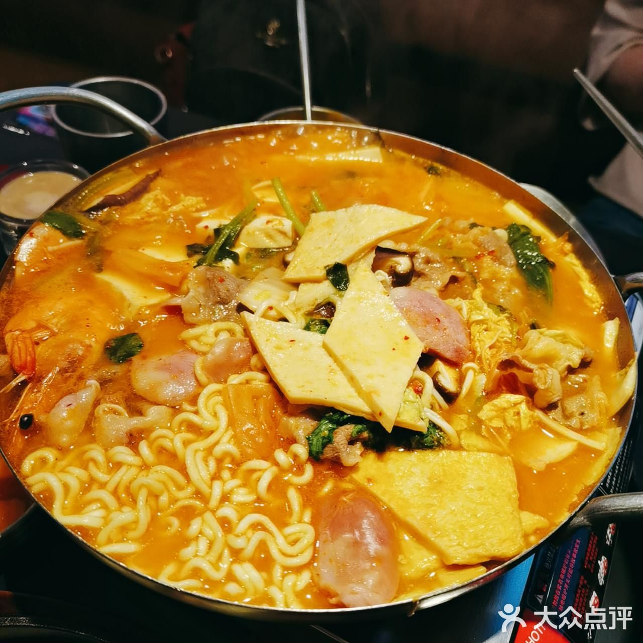 最后两个人吃到扶墙，门口还有免费的冰淇淋提供