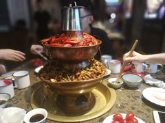 -沪小二炭火蛙锅(淮海中路美食不夜城店)