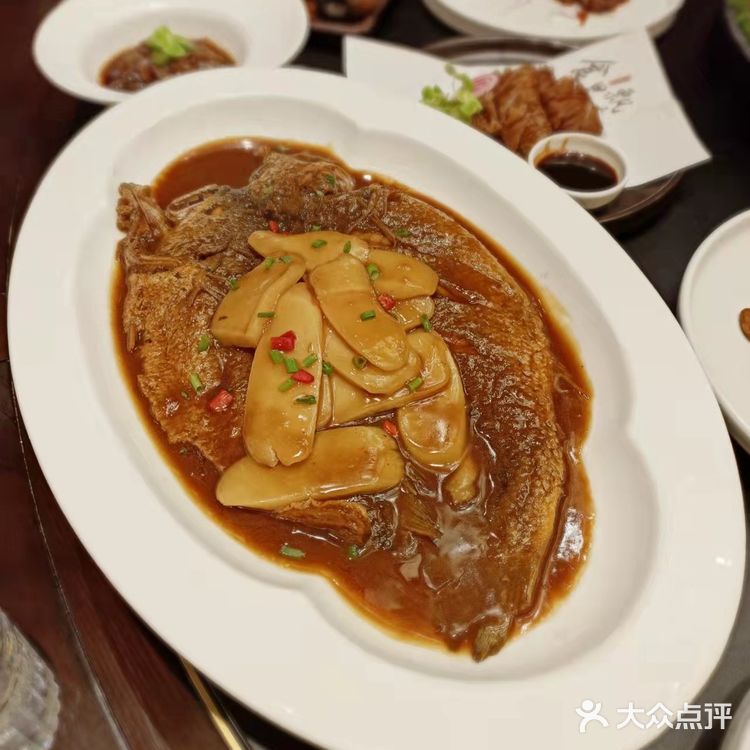 来“香芙茗楼”品尝地道的杭帮菜!