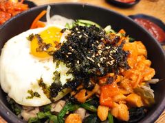 五花肉鸡肉石锅拌饭-吴草鸡爪오초닭발韩食堂(融恒盈嘉中心店)