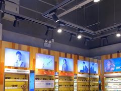 -LOOK眼镜·蔡司依视路配镜(宝山万达店)