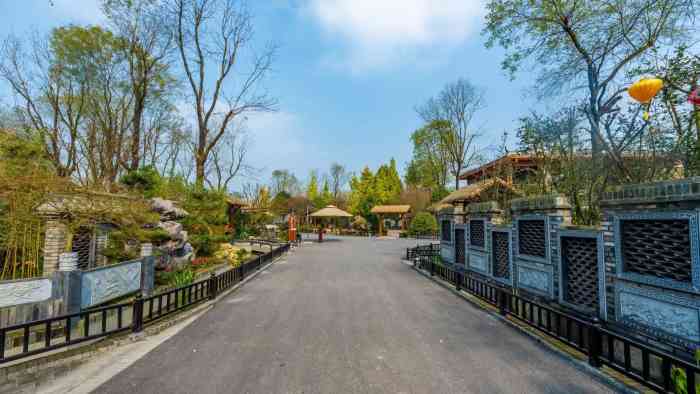 云凌草堂·湖景中餐厅-"首先面积很大,足足有300亩,有住宿有中.