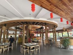 -茅草房·河畔园林火锅