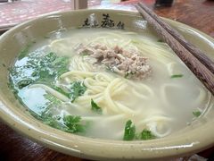 -亮亮面馆(经六路店)
