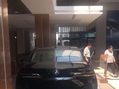 -上海宝信宝马4S店