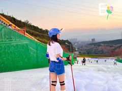 -采薇庄园四季滑雪场