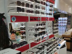 -美式眼镜·授权蔡司.依视路.尼康.豪雅.明月(人民广场店)