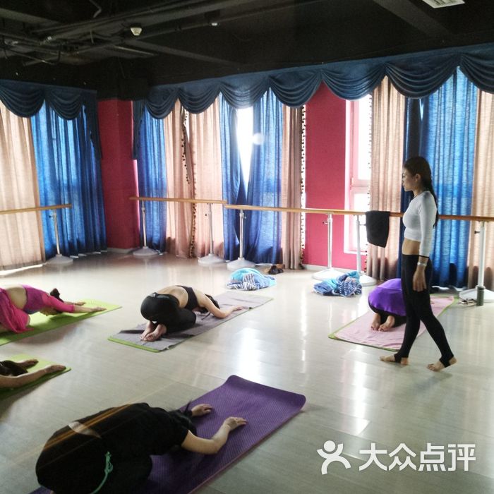 李晶晶肚皮舞培训中心