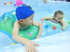 -蓝鲸奇亲子游泳俱乐部