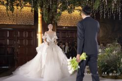 点击看大图 -GRACE KELLY婚纱与礼服(北京店)