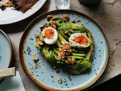 牛油果煮蛋吐司-RAC BAR(安福路店)