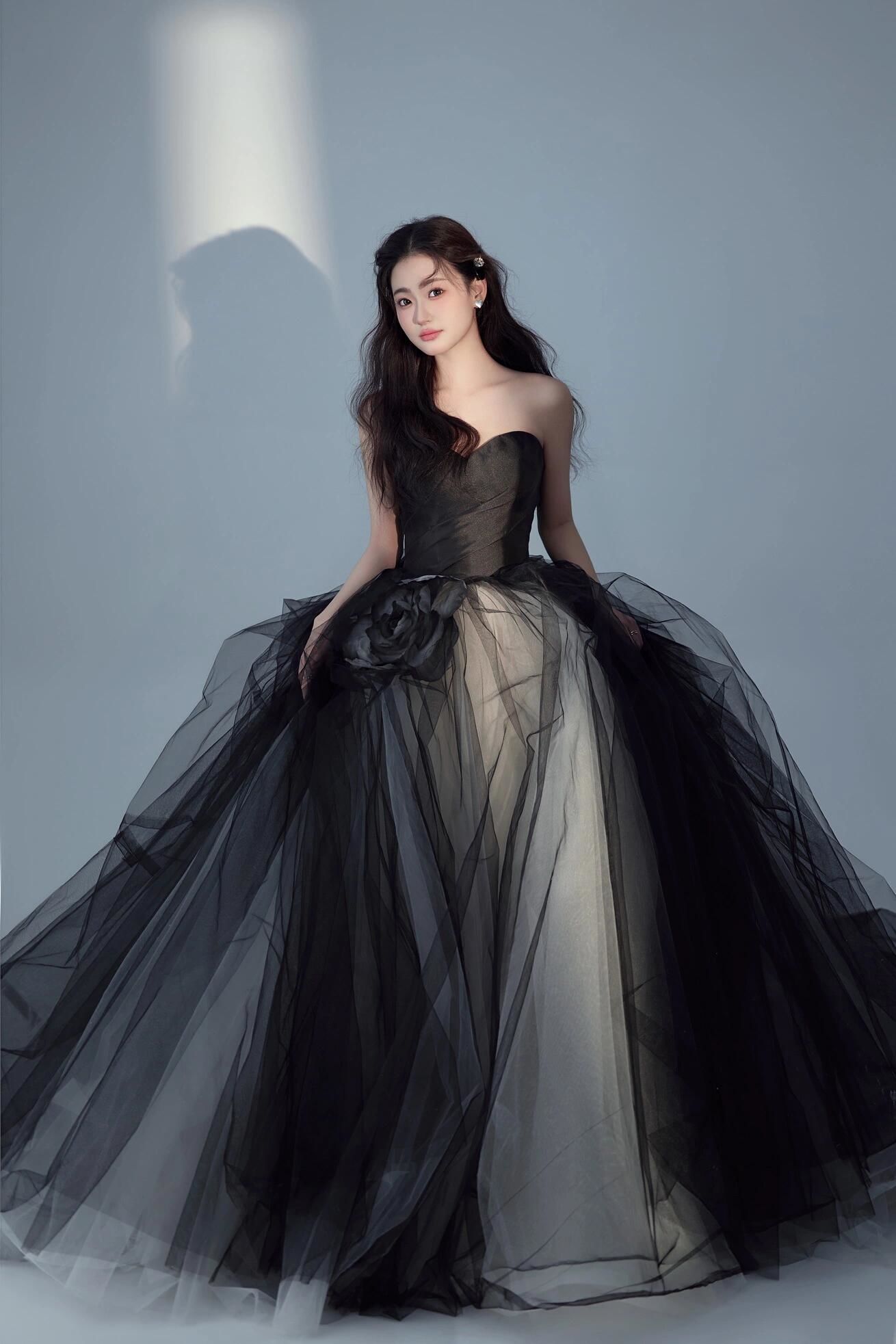 穿黑纱拍婚纱照太特别了	简约高级显气